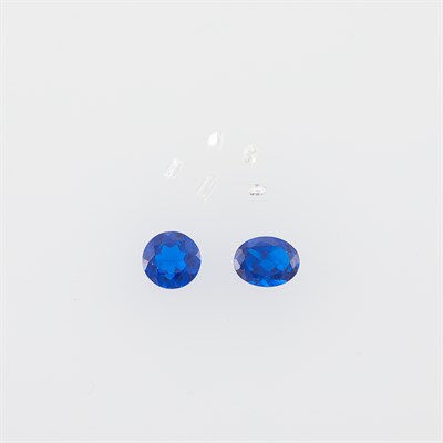 Lot 1245 - Six Unmounted Diamonds and Two Synthetic Sapphires