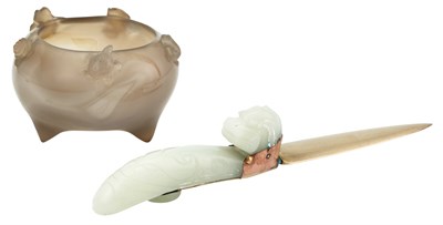 Lot 247 - Carved Brown and Cream Agate Brushwasher...