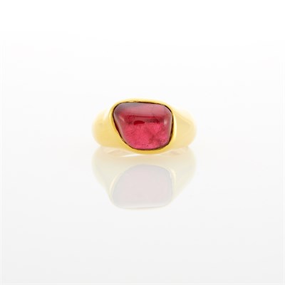 Lot 112 - Gold and Tumbled Rubellite Ring