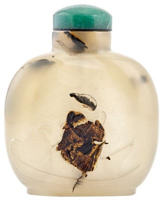 Lot 5 - A Chinese Chalcedony Snuff Bottle Qing Dynasty...
