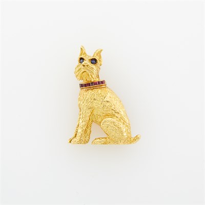 Lot 1211 - Gold Dog Brooch