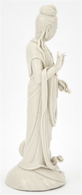 Lot 135 - A Fine Chinese Dehua Figure of Guanyin Lin...