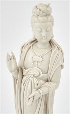 Lot 135 - A Fine Chinese Dehua Figure of Guanyin Lin...