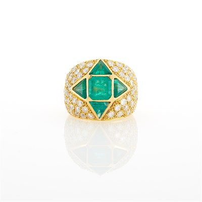 Lot 1087 - Gold, Emerald and Diamond Ring