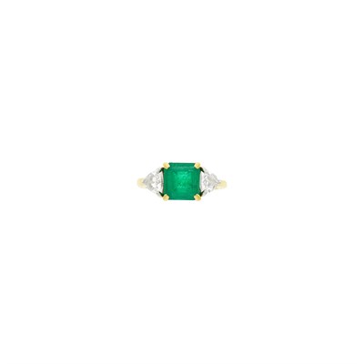 Lot 136 - Gold, Platinum, Emerald and Diamond Ring