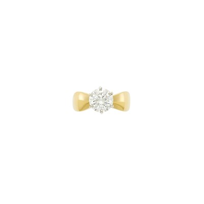 Lot 116 - Gold and Diamond Ring