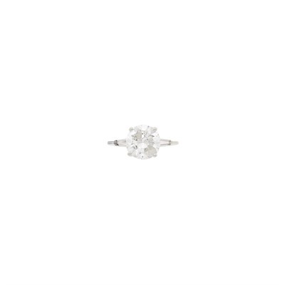 Lot 97 - Platinum and Diamond Ring