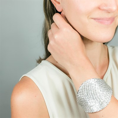 Lot 102 - White Gold and Diamond Cuff Bangle Bracelet