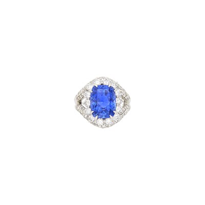 Lot 139 - White Gold, Sapphire and Diamond Ring