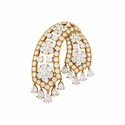 Lot 152 - Van Cleef & Arpels Gold and Diamond 'Snowflake' Clip-Brooch