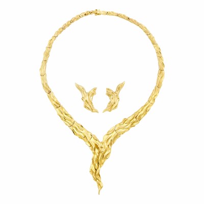 Lot 104 - Gold Necklace and Pair of Earclips