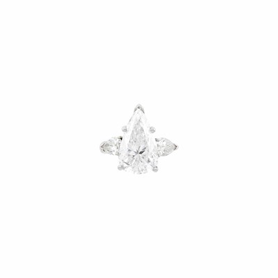 Lot 131 - Platinum and Diamond Ring