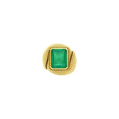 Lot 28 - Gold and Emerald Ring