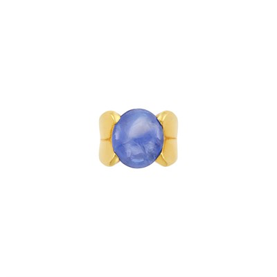 Lot 172 - Gold and Cabochon Sapphire Ring