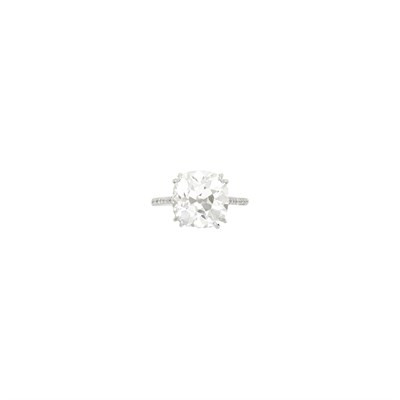 Lot 255 - Platinum and Diamond Ring