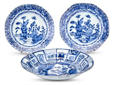 Lot 1002 - A Pair of Chinese Blue and White Porcelain...