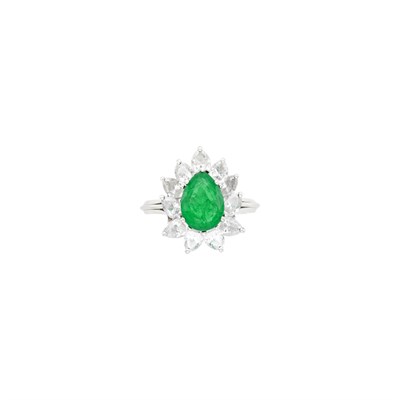 Lot 118 - Platinum, Emerald and Diamond Ring