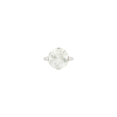 Lot 74 - Platinum and Diamond Ring