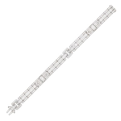 Lot 168 - Raymond Yard Platinum and Diamond Bracelet