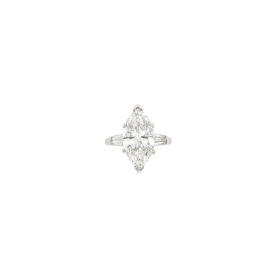 Lot 123 - Platinum and Diamond Ring