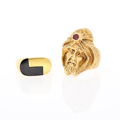 Lot 136 - Gold Figural Face Ring and Black Onyx Ring