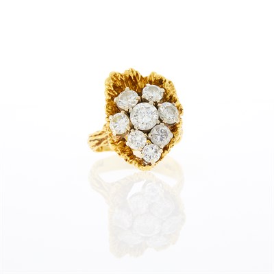 Lot 185 - Gold and Diamond Ring