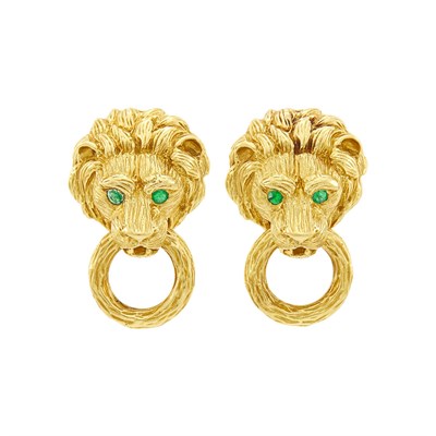 Lot 9 - Van Cleef & Arpels Pair of Gold and Emerald Lion Head Hoop Earclips