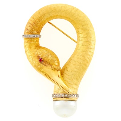 Lot 116 - Gold, Diamond and South Sea Cultured Pearl Swan Brooch