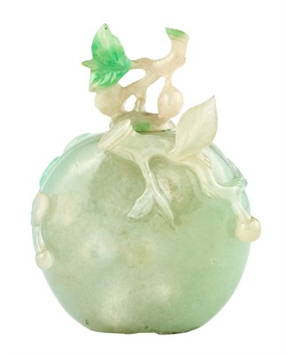 Lot 3 - A Chinese Jadeite Snuff Bottle Late Qing...