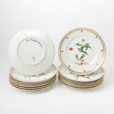 Lot 226 - Set of Twelve Royal Copenhagen Flora Danica Style Floral Decorated Porcelain Dinner Plates