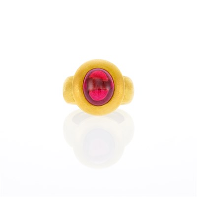 Lot 1064 - Morelli Gold and Cabochon Pink Tourmaline Ring