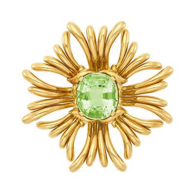 Lot 163 - Verdura Gold and Green Beryl 'Ray' Clip-Brooch