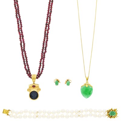 Lot 1100 - Group of Gold, Garnet, Jade, Cultured Pearl and Black Onyx Jewelry