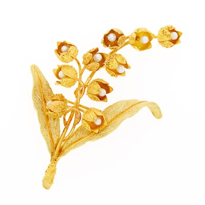 Lot 1242 - Gold and Freshwater Pearl Floral Brooch