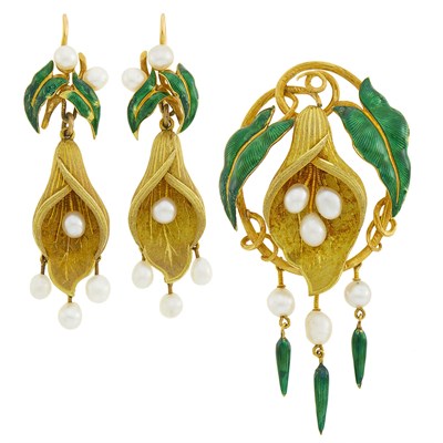 Lot 23 - Antique Gold, Pearl and Green Enamel Flower Brooch and Pair of Pendant-Earrings, France