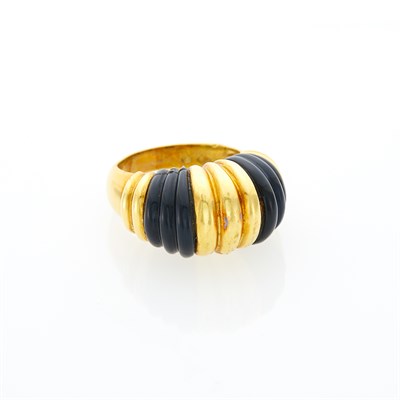 Lot 1015 - Gold and Fluted Black Onyx Dome Ring