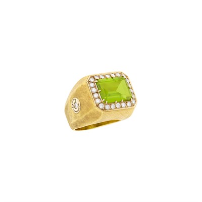 Lot 44 - Gold, Peridot and Diamond Ring