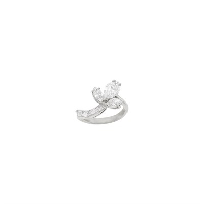 Lot 62 - Platinum and Diamond Ring