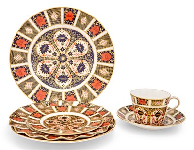 Lot 174 - Royal Crown Derby Old Imari Pattern Porcelain...