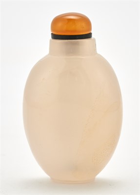 Lot 32 - A Chinese Agate Snuff Bottle