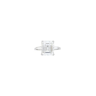 Lot 299 - Tiffany & Co. Platinum and Diamond Ring