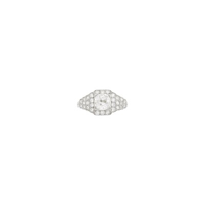 Lot 85 - Platinum and Diamond Ring