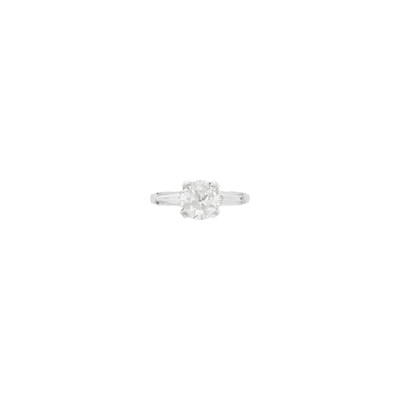 Lot 91 - Platinum and Diamond Ring