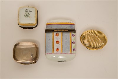Lot 1051 - Group of Nine Snuff and Pill Boxes 20th...