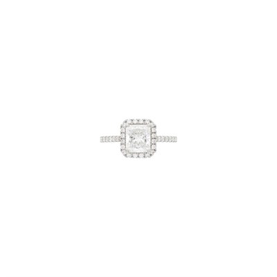 Lot 64 - Platinum and Diamond Ring