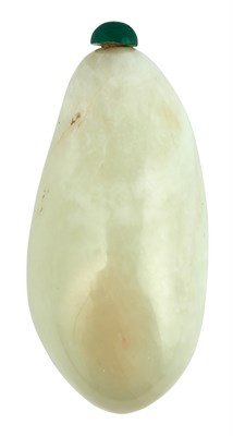 Lot 2 - A Chinese White Jade Snuff Bottle Qing Dynasty...