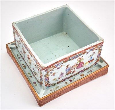 Lot 170 - A Chinese Enameled Porcelain Box Qing Dynasty...