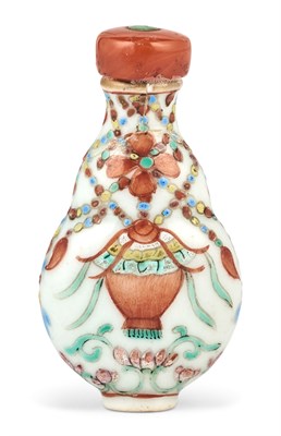 Lot 190 - A Chinese Enameled Porcelain Double Gourd Snuff Bottle