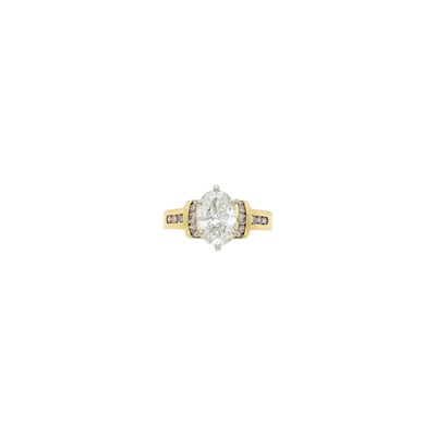 Lot 171 - Gold and Diamond Ring