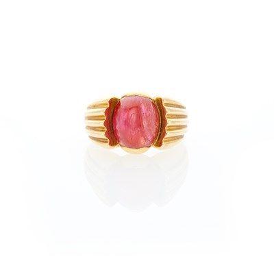 Lot 1005 - Gold and Cabochon Ruby Ring